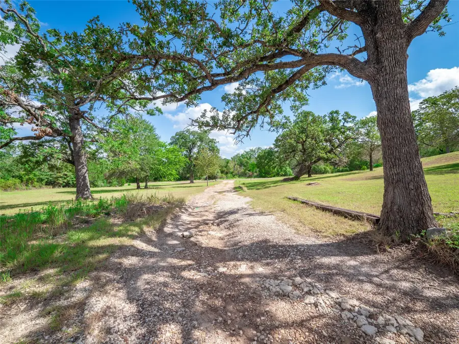 499 Hidden Oaks Dr, Elgin, TX 78621 - #2