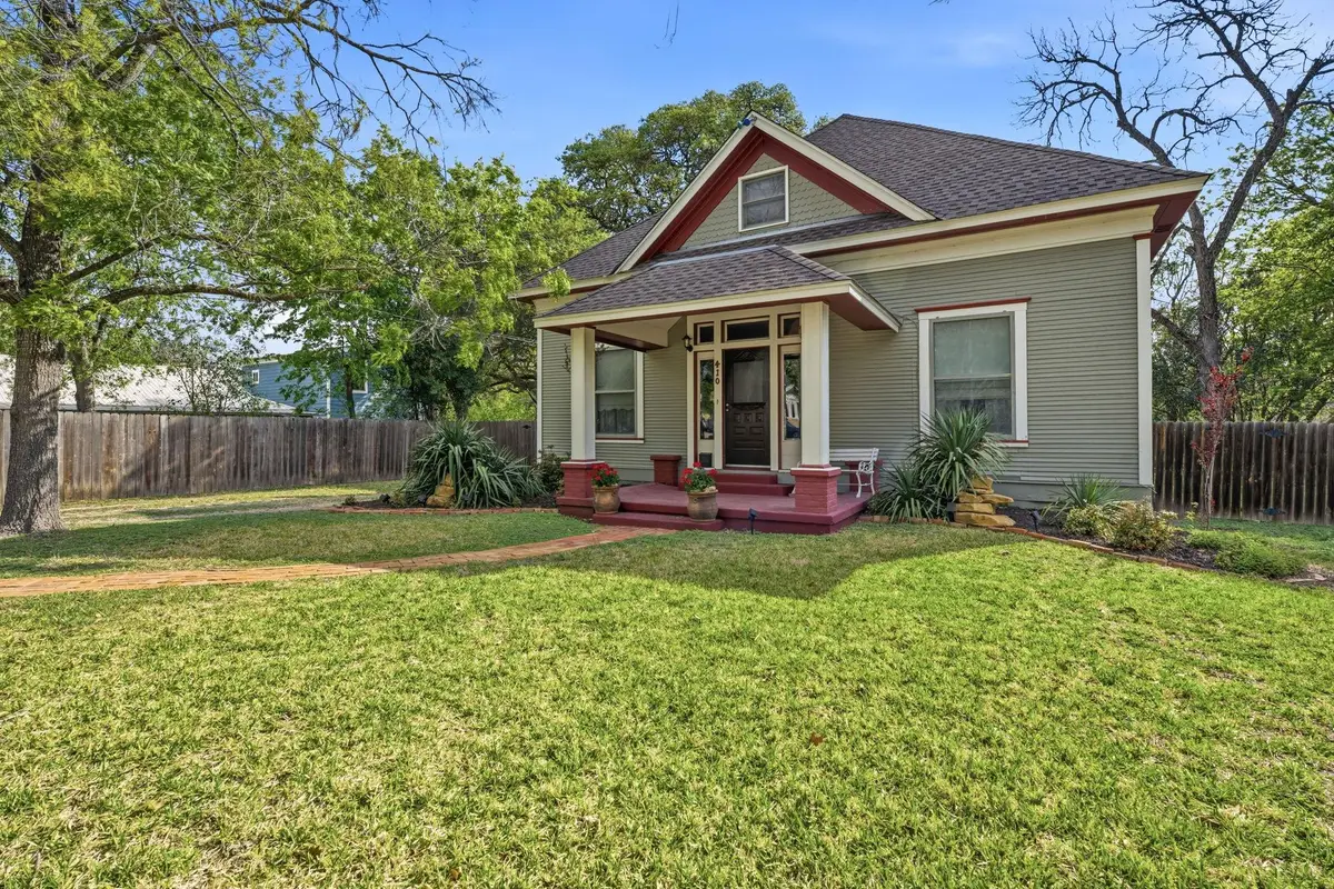 410 Cibilo St, Lockhart, TX 78644 - #1
