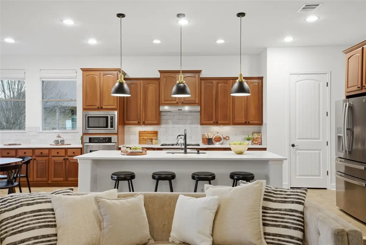 105 Edinburgh Isle Ct, Lakeway, TX 78738 - #1