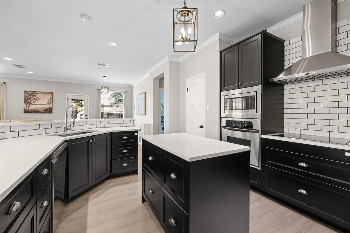 208 Sailors Run, Lakeway, TX 78734 - #1