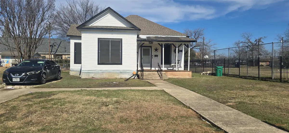 420 W 6th St, Taylor, TX 76574 - #1