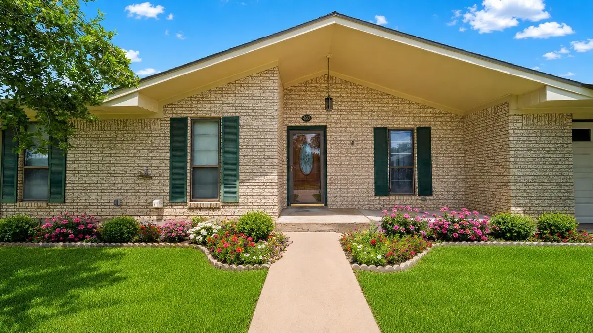 487 Edgewood Ave, Giddings, TX 78942 - #1