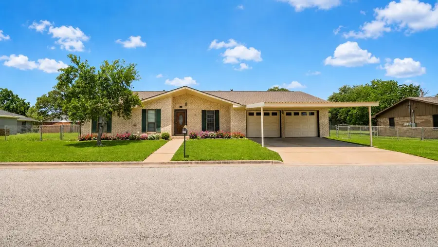 487 Edgewood Ave, Giddings, TX 78942 - #2