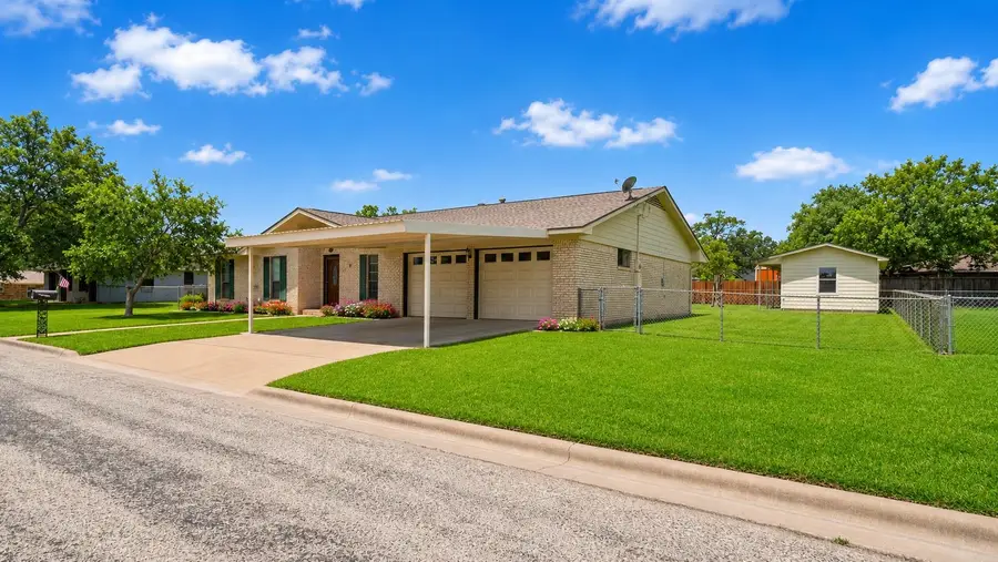 487 Edgewood Ave, Giddings, TX 78942 - #3