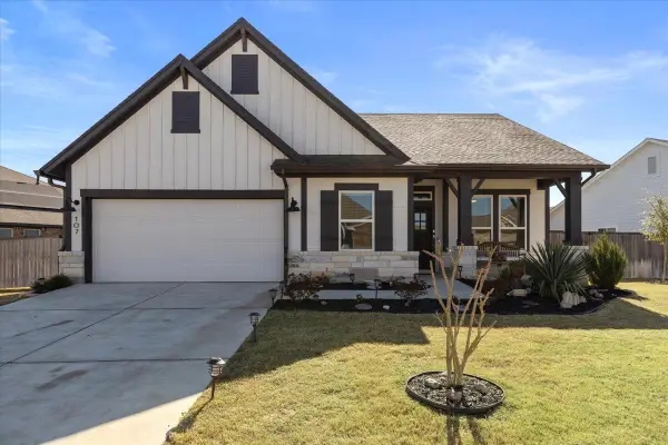 107 Freeman Day Dr, Bastrop, TX 78602