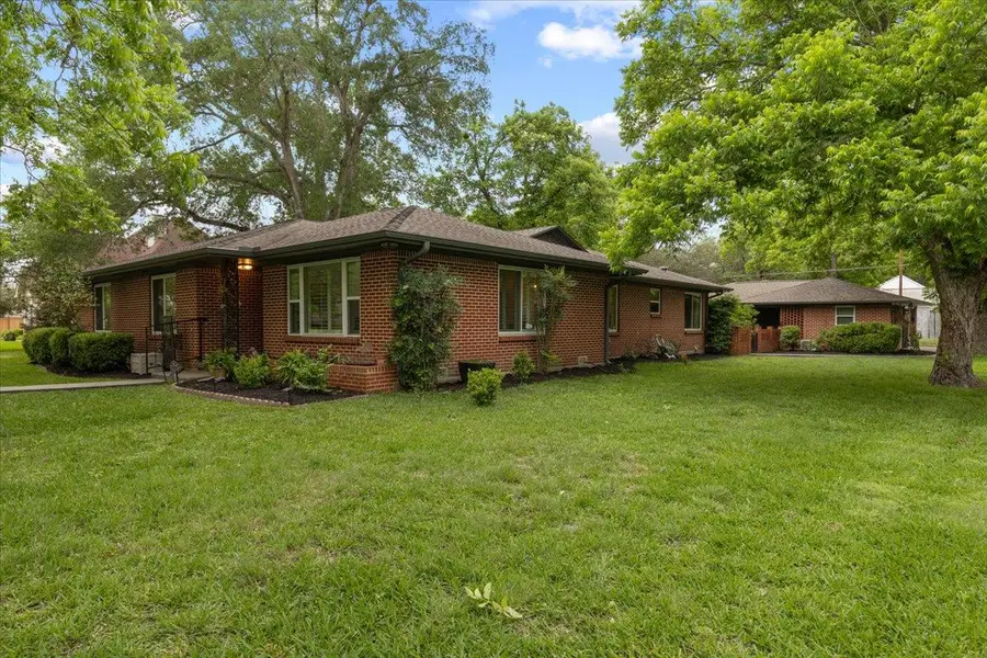 607 Short St, Smithville, TX 78957 - #2