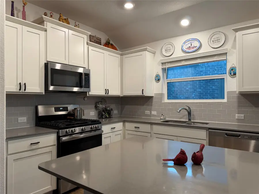 108 Esparza Dr, Bastrop, TX 78602 - #2