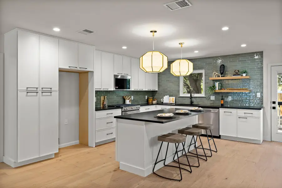 8102 Burrell Dr, Austin, TX 78757 - #3