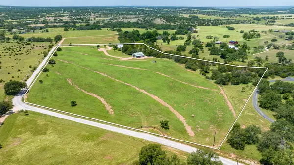 810 Clear Creek Rd, Fredericksburg, TX 78624