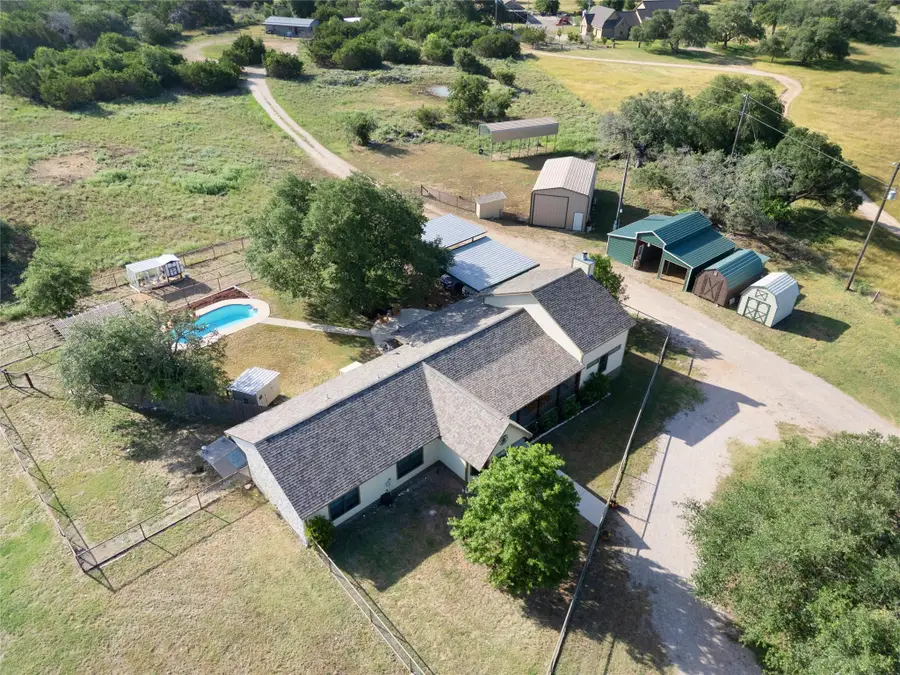 407 Windmill Rd, Burnet, TX 78611 - Image #2
