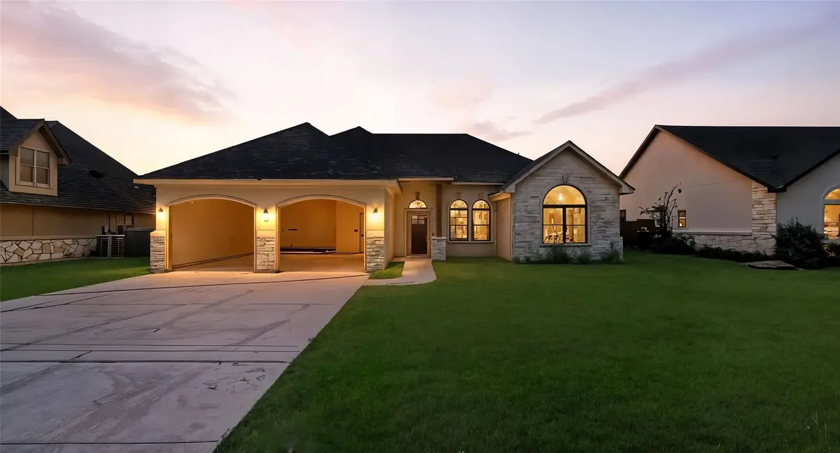 301 Live Oak St, Gonzales, TX 78629 - #1