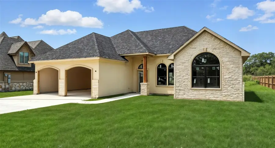 301 Live Oak St, Gonzales, TX 78629 - #2