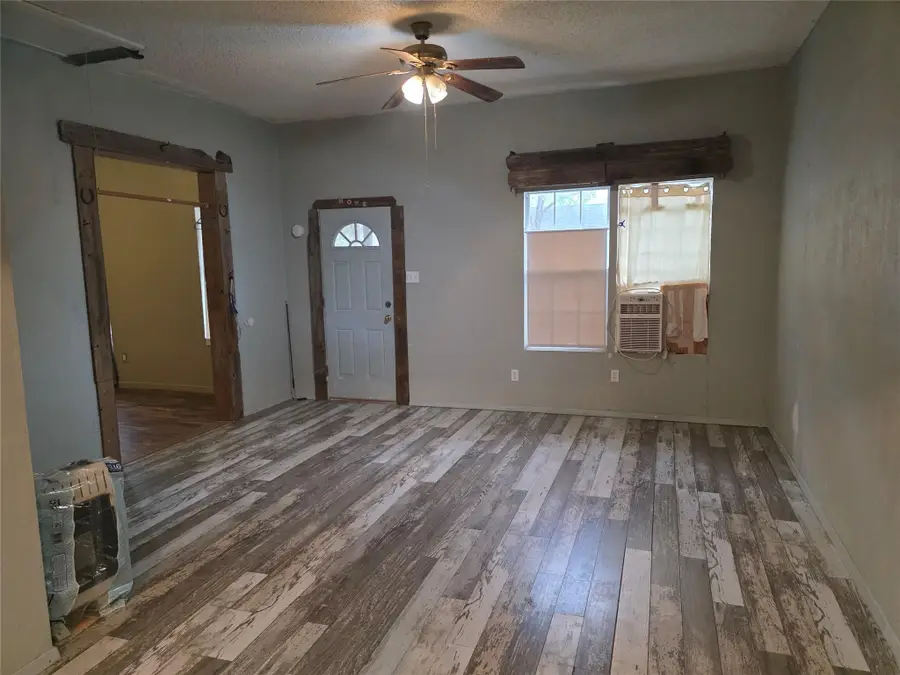 200 W Moerbe St, Thorndale, TX 76577 - Image #3