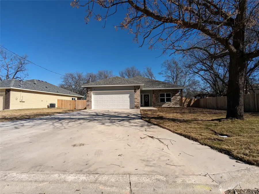 407 Gamel St, Lampasas, TX 76550 - Image #2