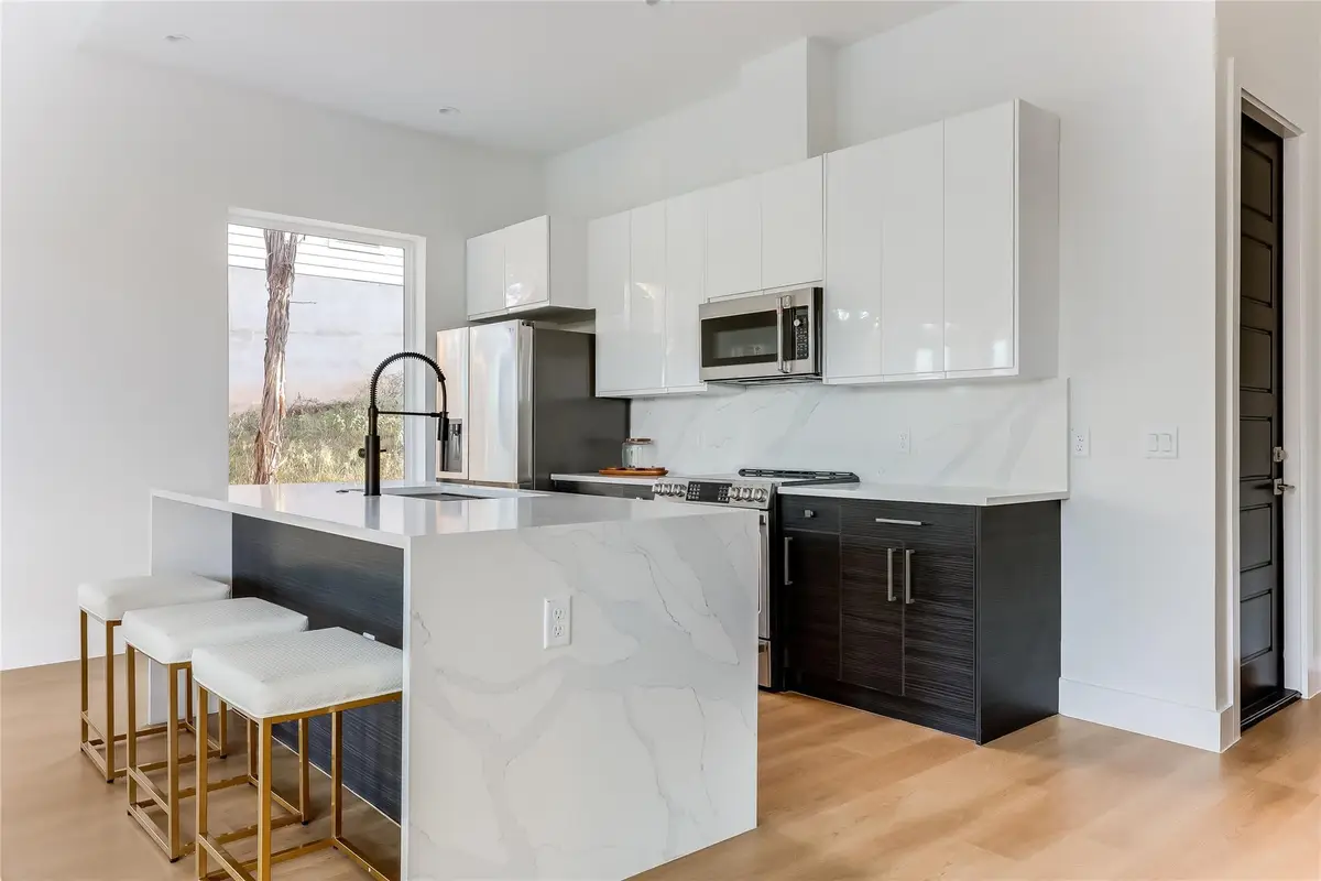 8009 Flintlock Cir, Lago Vista, TX 78645 - Image #1