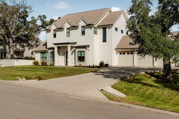 150 Charro Vista Dr, Driftwood, TX 78619