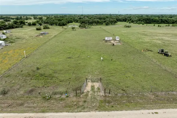 921 9th St, Lexington, TX 78947