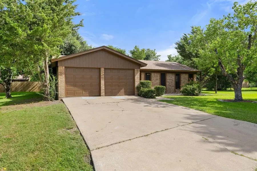 704 Brookwood Cir, Taylor, TX 76574 - #2