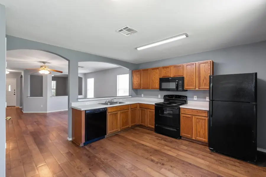 103 Easy St, Hutto, TX 78634 - #3