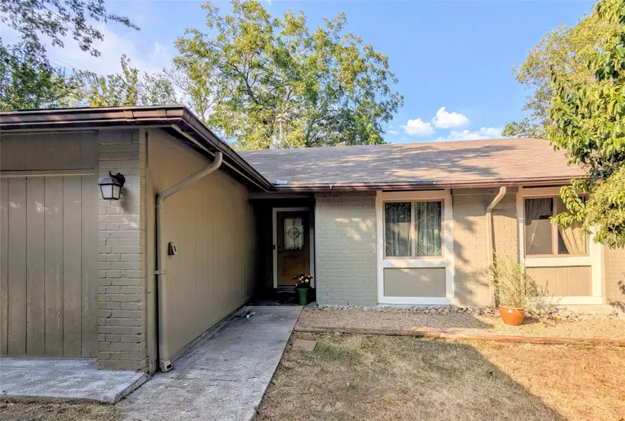 2423 Village Walk, Austin, TX 78744 - #2
