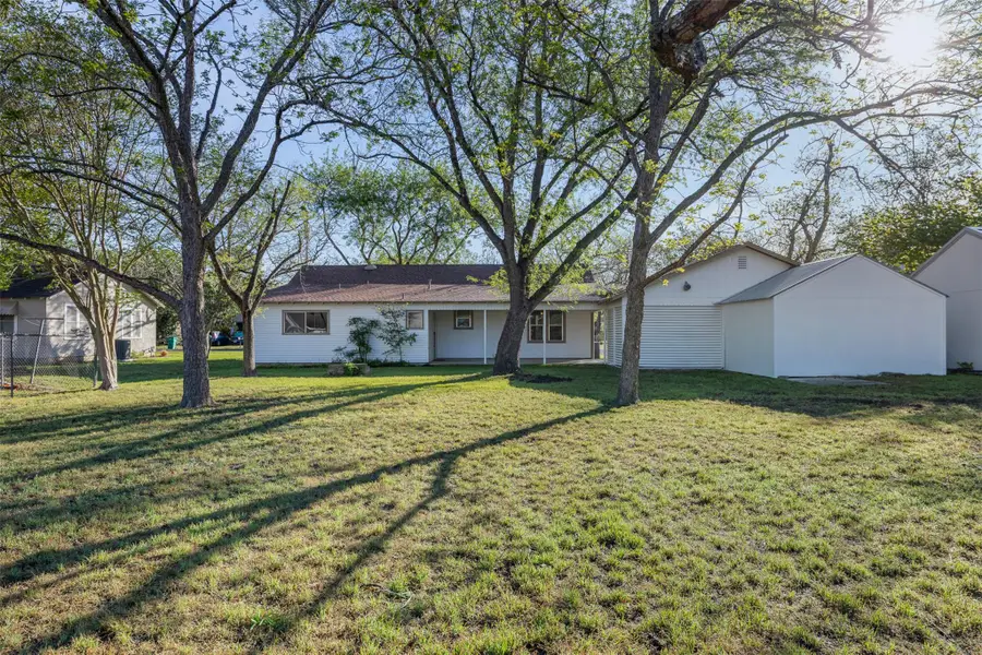 1014 S Madison St, La Grange, TX 78945 - #2