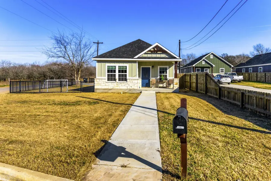 226 Spruce Ave, Luling, TX 78648 - #2