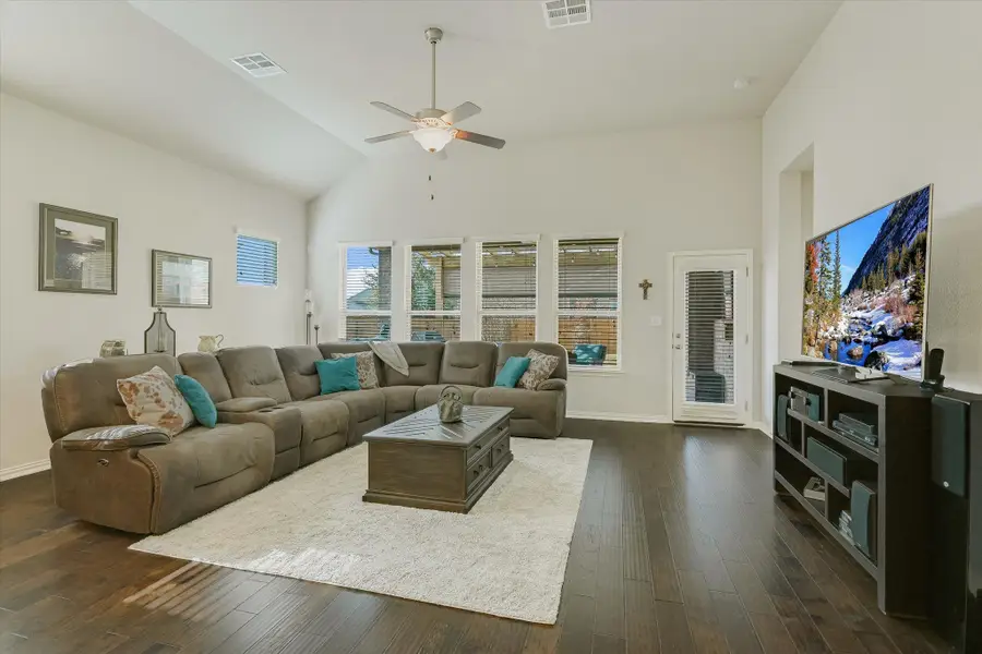 921 Isaias Dr, Leander, TX 78641 - Image #3