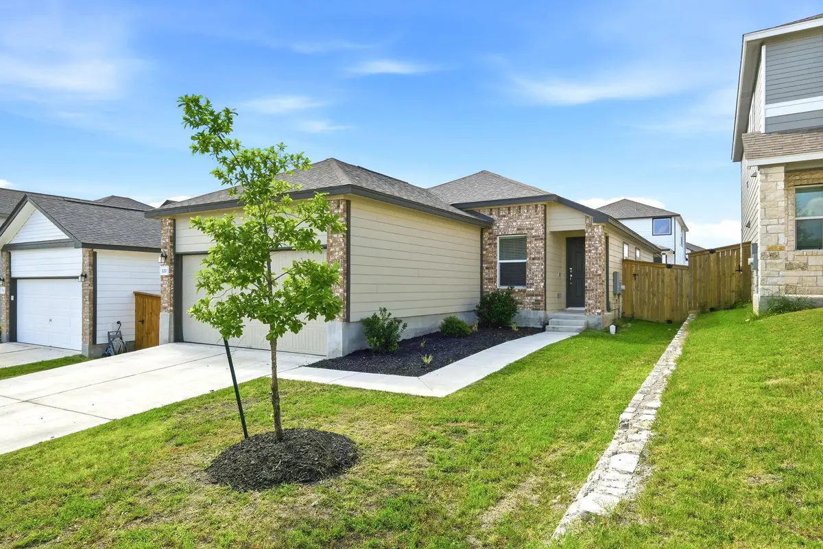 220 Lucky Texan Rd, Jarrell, TX 76537 - #1