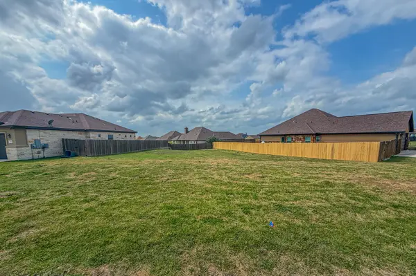 169 Greg Ln, Jarrell, TX 76537