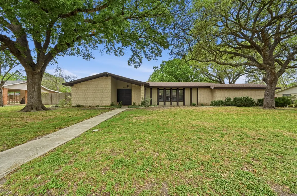 908 Vogel Dr, Lockhart, TX 78644 - #1