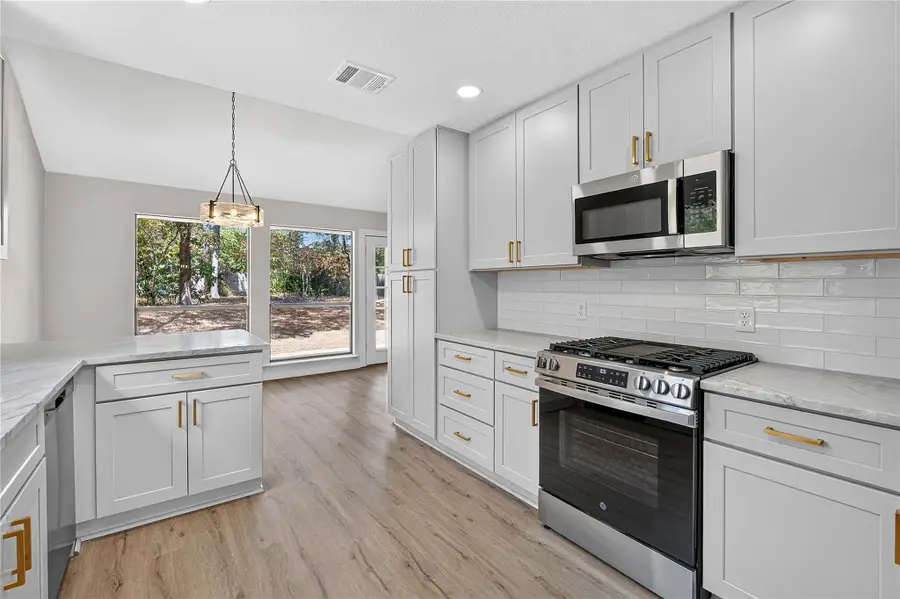 11202 Balcones Woods Cv, Austin, TX 78759 - #2