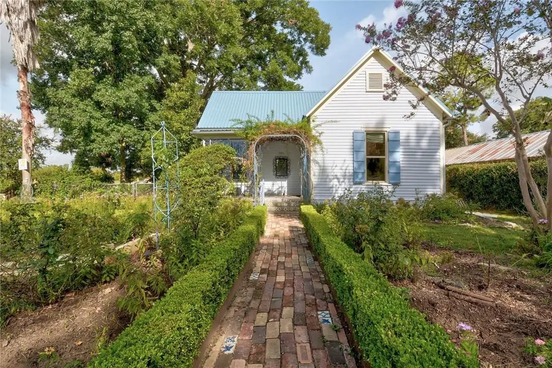 101 Short St, Smithville, TX 78957 - #1