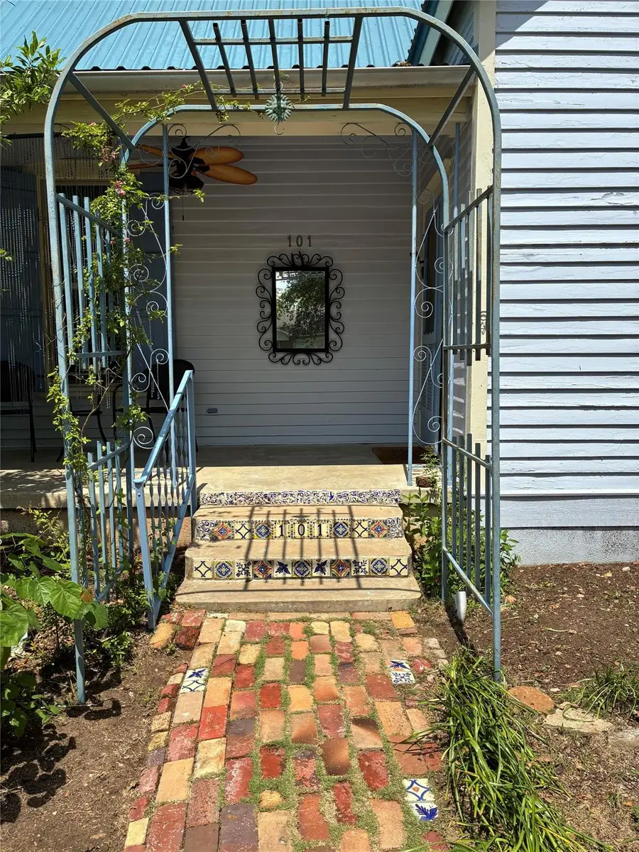 101 Short St, Smithville, TX 78957 - #3