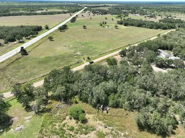 4810 Burke Rd, Flatonia, TX 78941