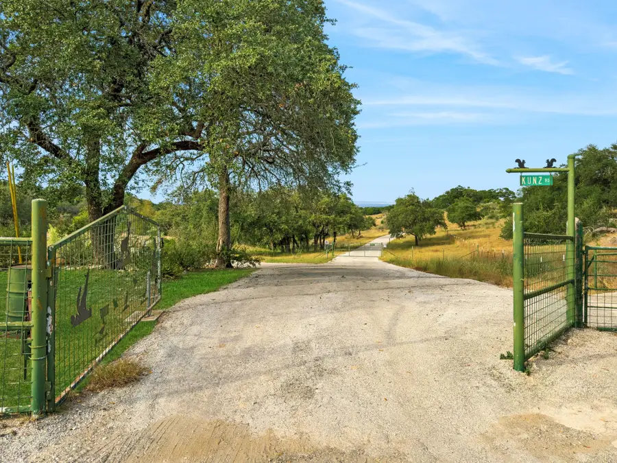 128 Skylight Trail Trl, Boerne, TX 78006 - Image #2