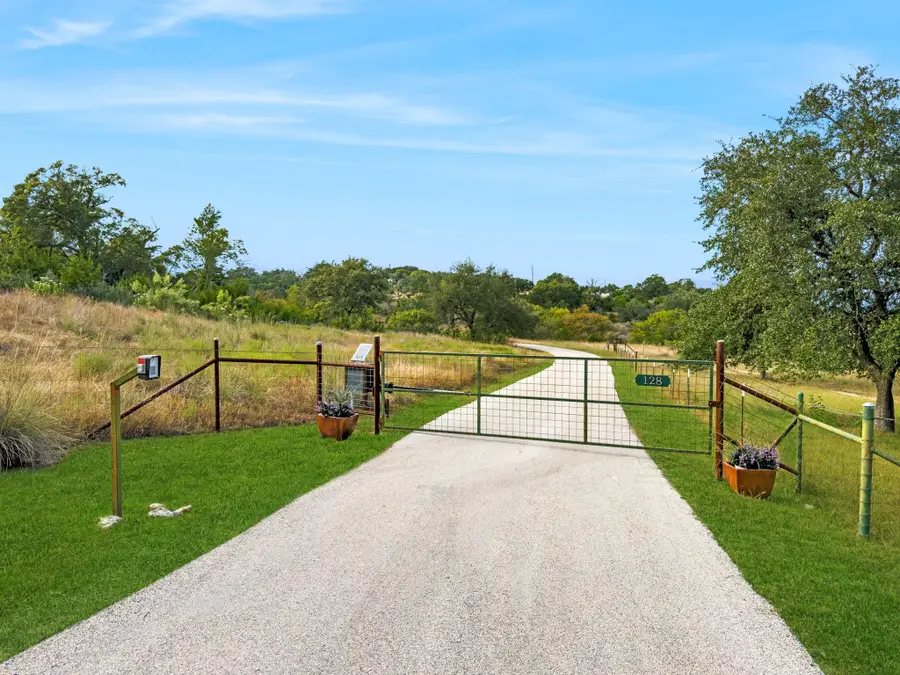 128 Skylight Trail Trl, Boerne, TX 78006 - Image #3