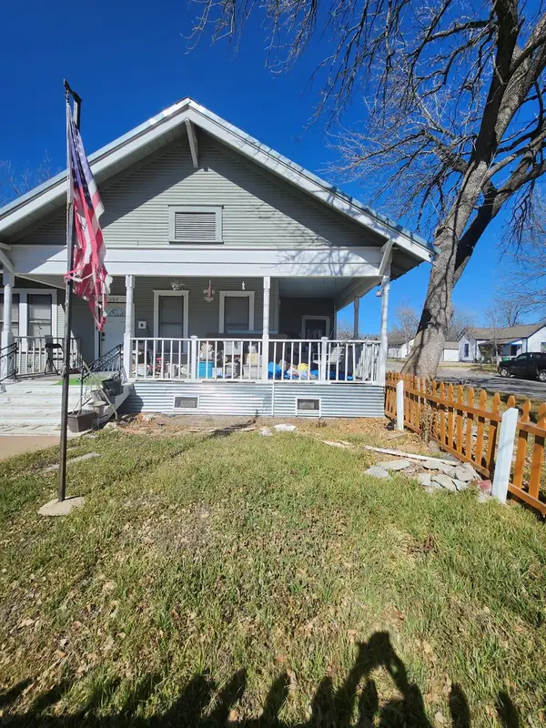 502 W 4th St, Taylor, TX 76574