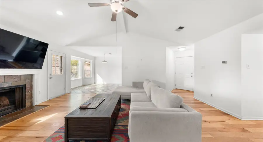 4015 Alexandria Dr, Austin, TX 78749 - Image #2