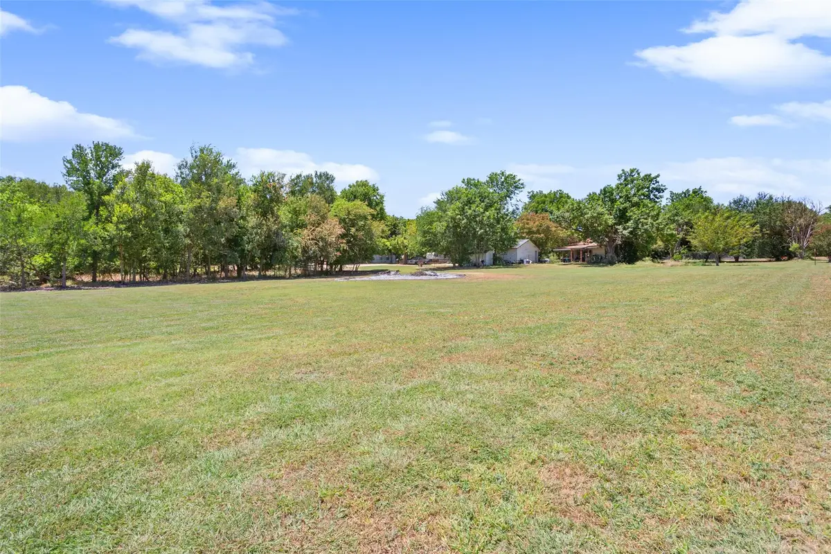 22712 N 12th St, Buckholts, TX 76518 - #1