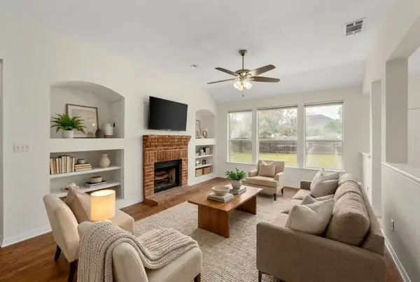 1105 Woodview Dr, Leander, TX 78641