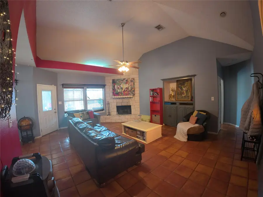 119 Briarwood Ln, Elgin, TX 78621 - Image #2