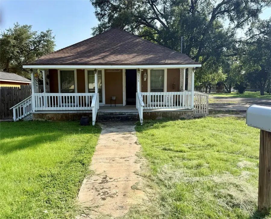 711 N Bishop St, San Marcos, TX 78666 - #2