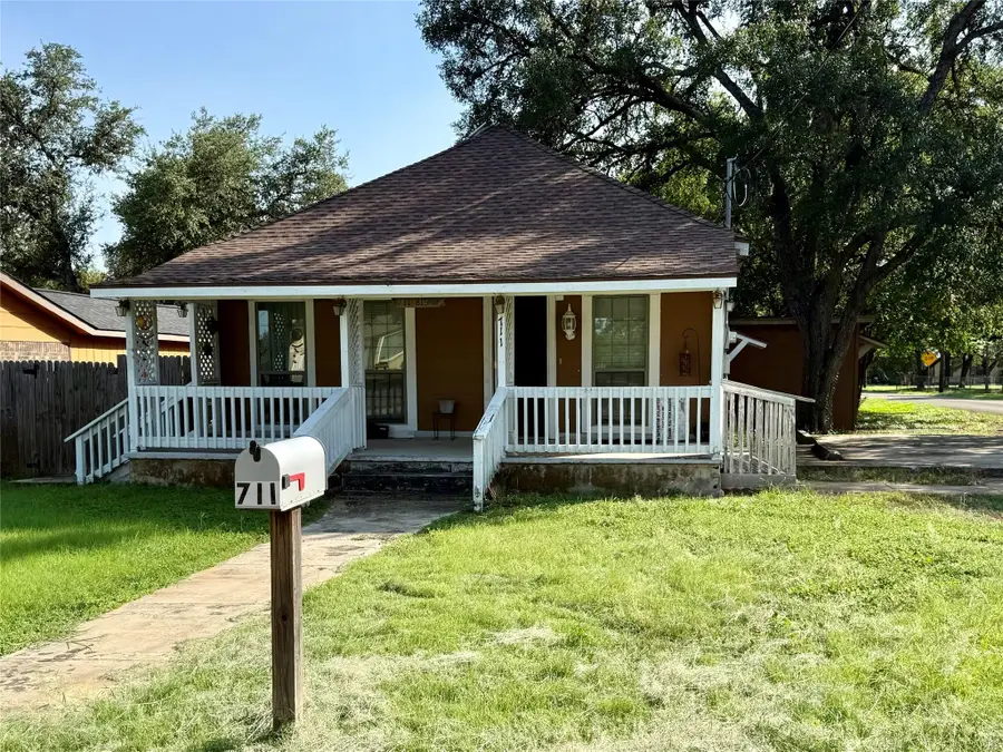 711 N Bishop St, San Marcos, TX 78666 - #3