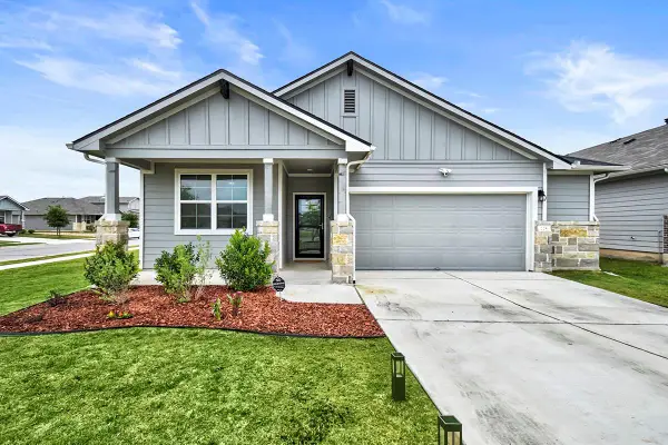 228 Greens Bayou Trl, Hutto, TX 78634