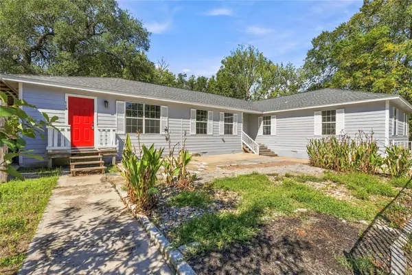 417 N Blanco St, Lockhart, TX 78644