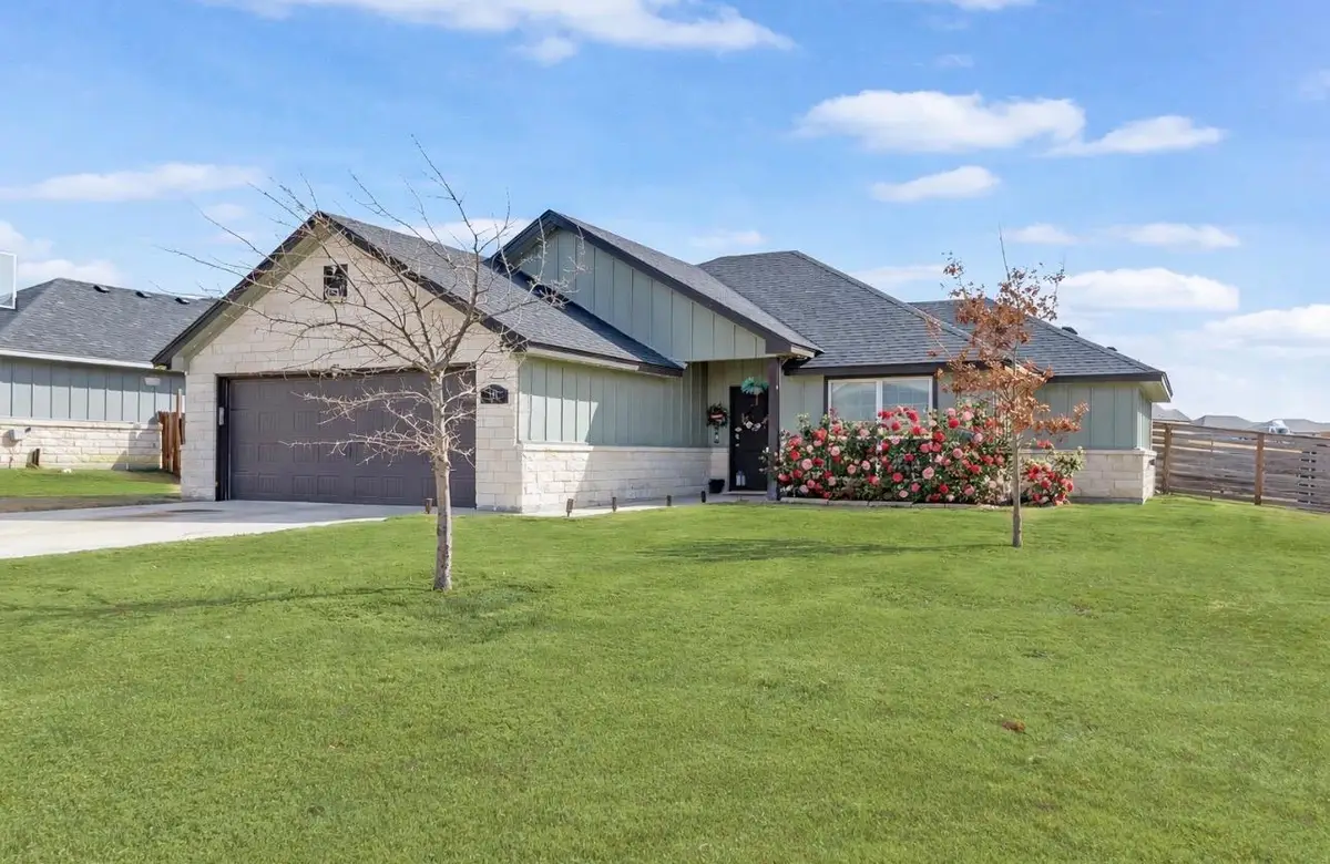 141 Elmer Ave, Burnet, TX 78611 - #1