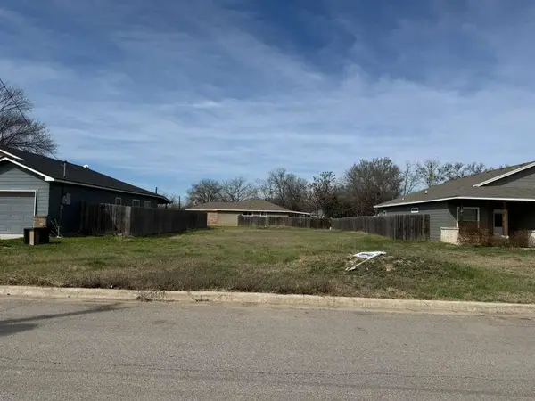 612 Briggs St, Lampasas, TX 76550