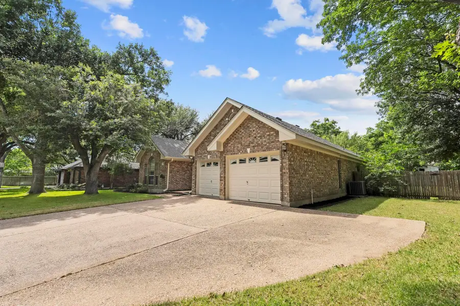 1906 Meadow Ridge Dr, Taylor, TX 76574 - #2