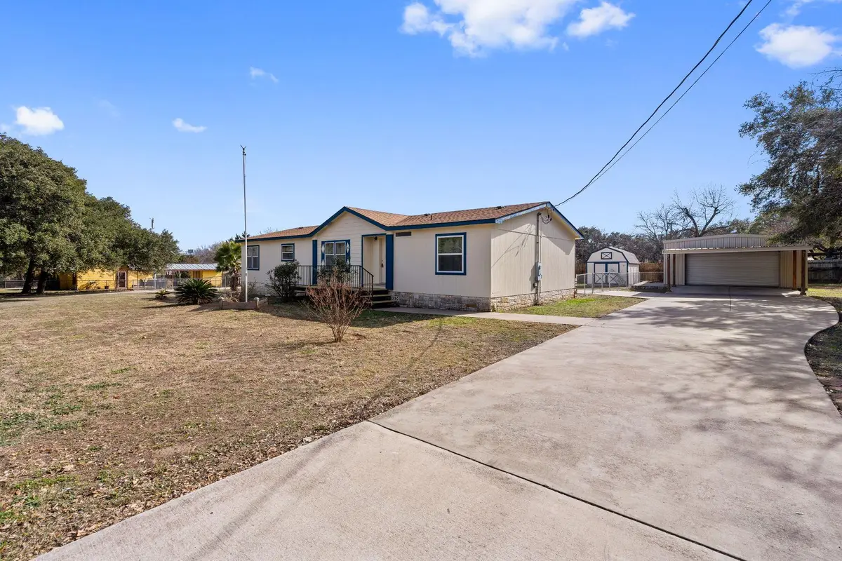 502 E Pecan Dr, Johnson City, TX 78636 - #1