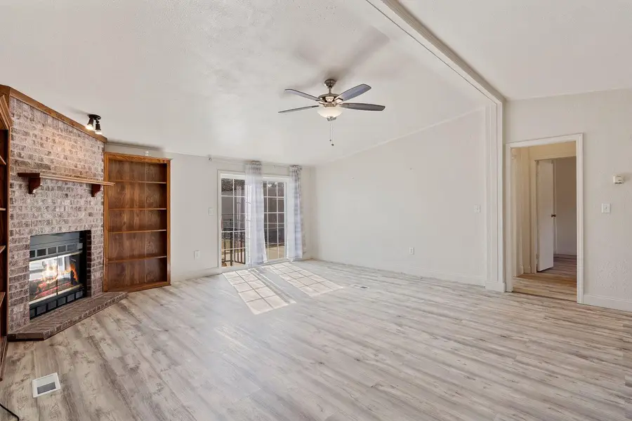 502 E Pecan Dr, Johnson City, TX 78636 - #2